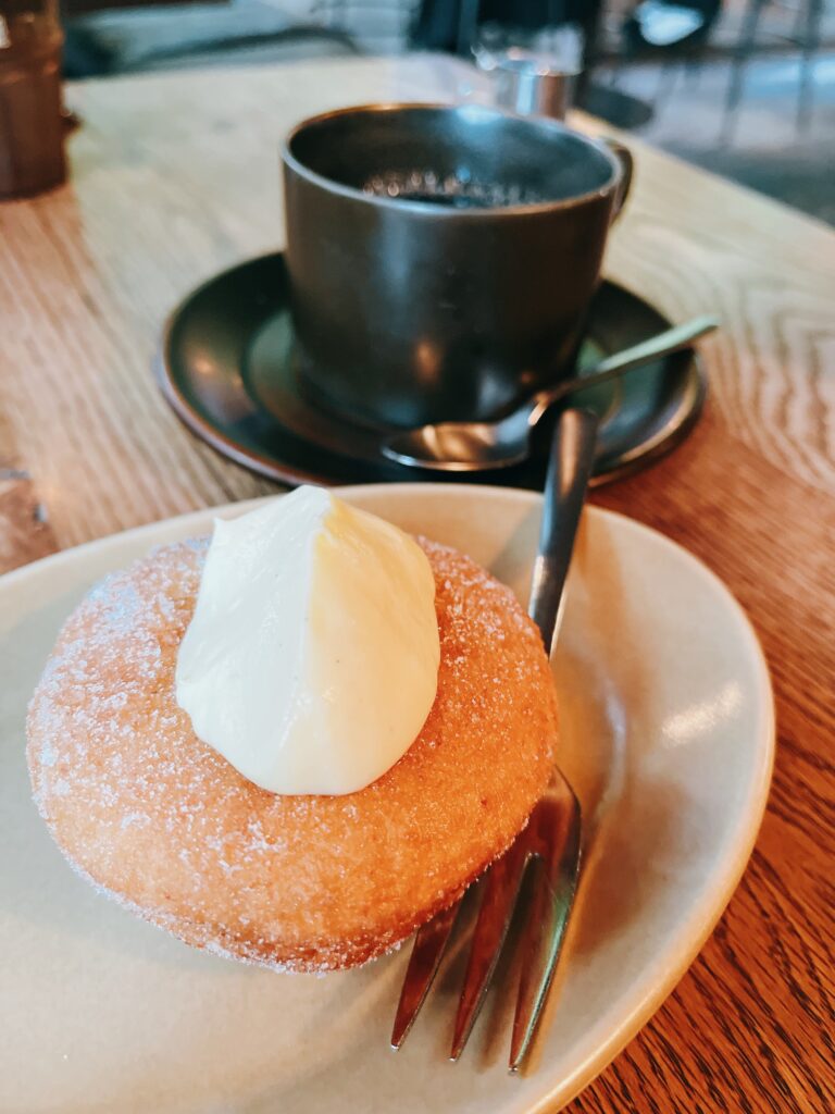 コーヒーとドーナツ